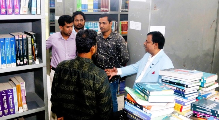 গোবিপ্রবির গ্রন্থাগার ও পরিবহন দপ্তরে আকস্মিক পরিদর্শনে উপাচার্য